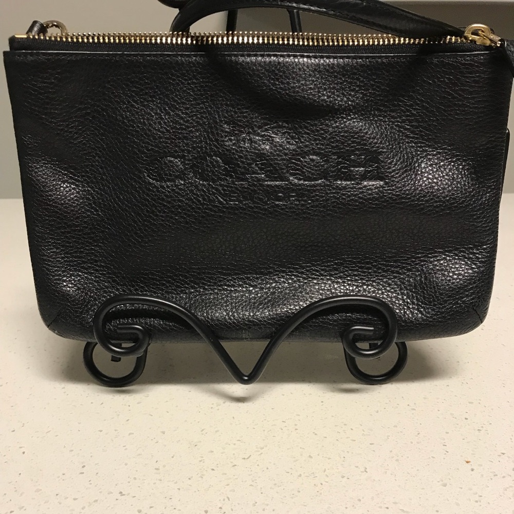 Coach Leather crossbag  purse (Authentic)